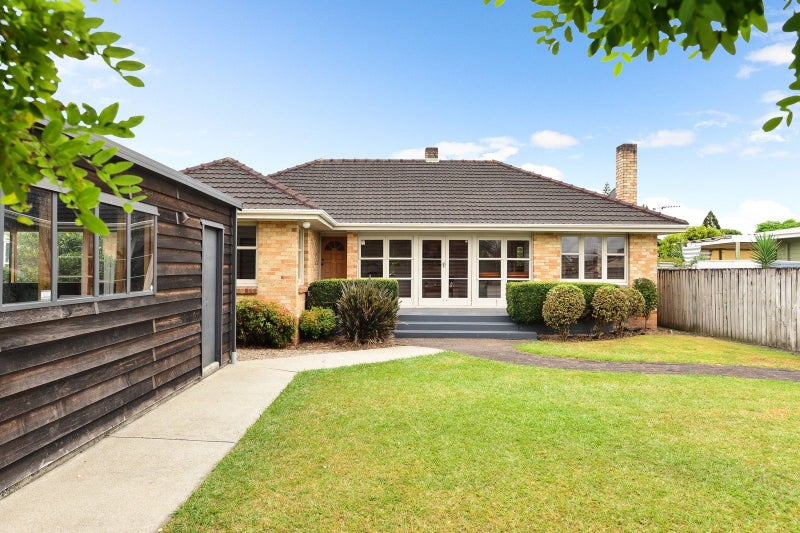 53 Braid Road, St Andrews, Hamilton - Carousel 1