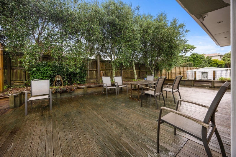 13 Park Hill Road, Birkenhead, Auckland - Carousel 13