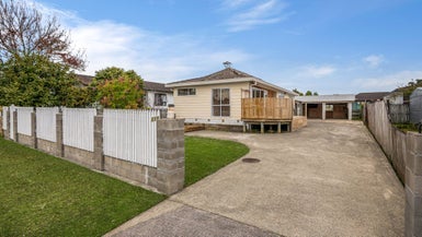 210 Waitemata Drive, Ranui, Auckland - Carousel 1