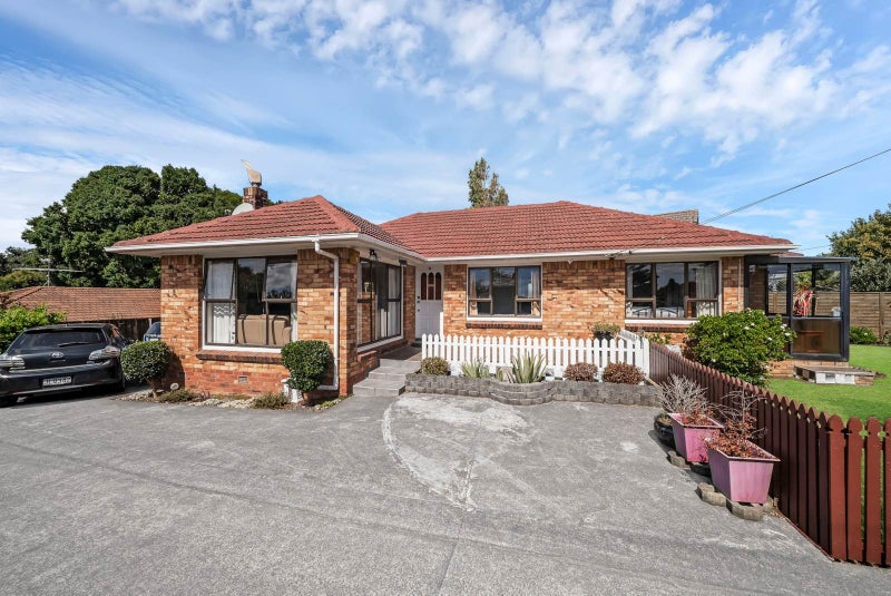 23 Cornwall Road, Papatoetoe, Auckland - Carousel 1