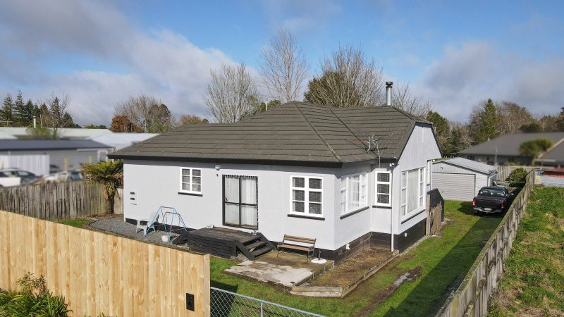 15 South Road, Mamaku - Carousel 1