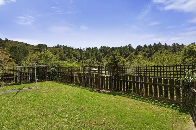 11 August Street, Stokes Valley, Lower Hutt - Carousel 12