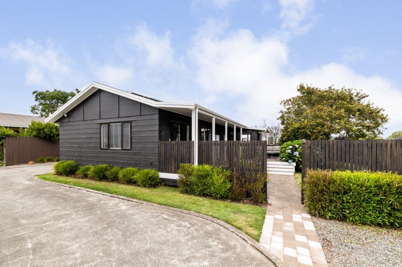 12 Chestnut Court, Havelock North, Havelock North - Carousel 24