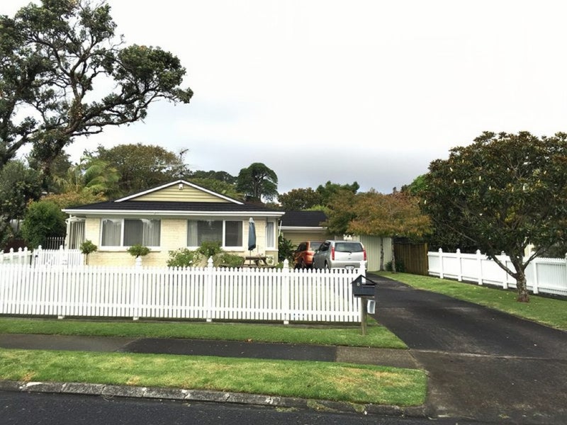 8 Colum Place, Bucklands Beach, Auckland - Carousel 1