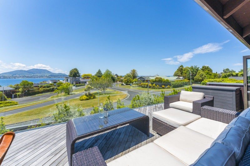 11 Krissell Place, Acacia Bay, Taupo - Carousel 1