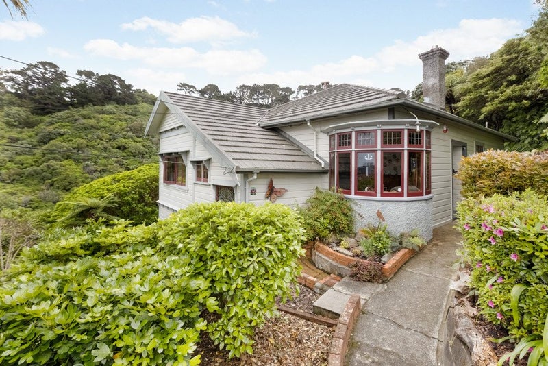 127 Rakau Road, Hataitai, Wellington - Carousel 1
