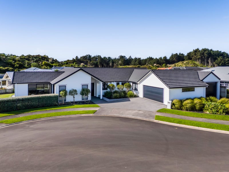 6 Pebble Beach Court, Waiwhakaiho, New Plymouth - Carousel 1