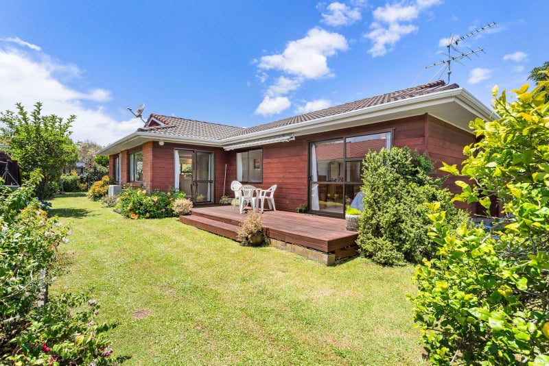 2/85 Aviemore Drive, Highland Park, Auckland - Carousel 2