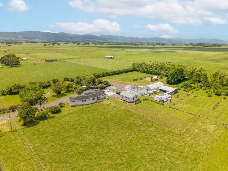 1922 State Highway 25, Thames - Carousel 1