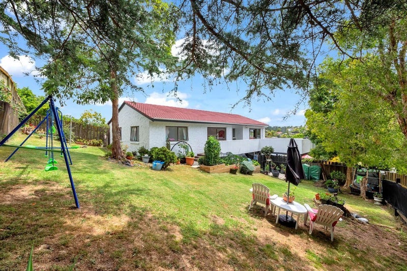 2 Hollyhock Place, Browns Bay, North Shore City, Auckland - Carousel 2