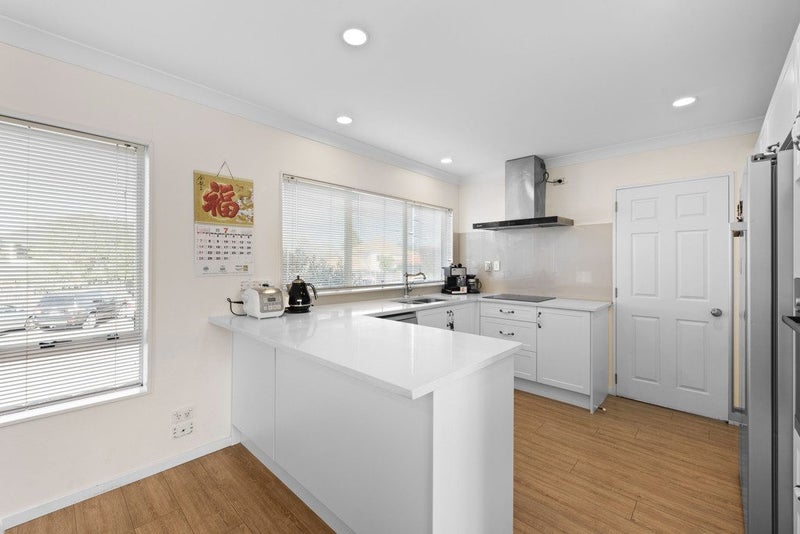 1/15 Penruddocke Road, Half Moon Bay, Auckland - Carousel 2