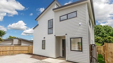 7/58 Sylvan Crescent, Te Atatu South, Auckland - Carousel 1