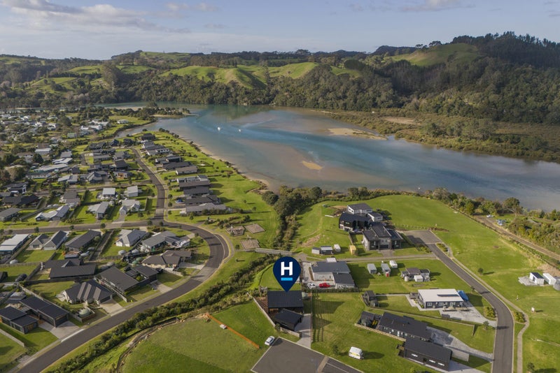 6 Joyce Harsant Place, Cooks Beach, Whitianga - Carousel 24