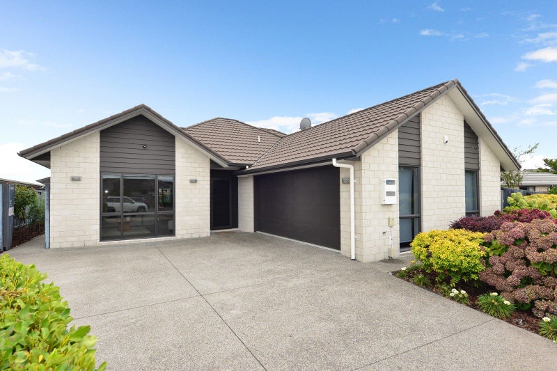 7 Astelia Lane, Rototuna North, Hamilton - Carousel 1