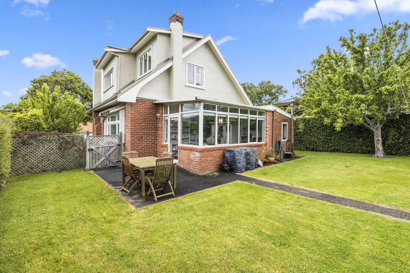 81 Cannington Road, Maori Hill, Dunedin - Carousel 1