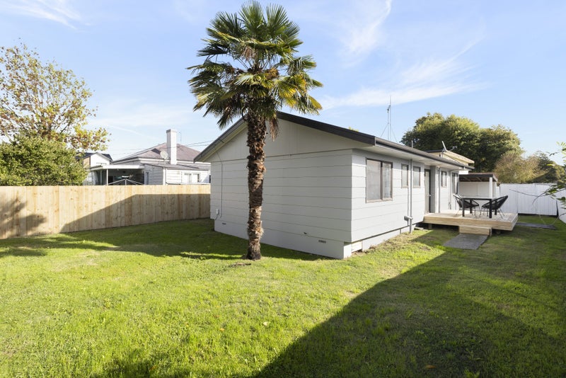 27A Wellington Street, Hamilton East, Hamilton, Waikato - Carousel 2