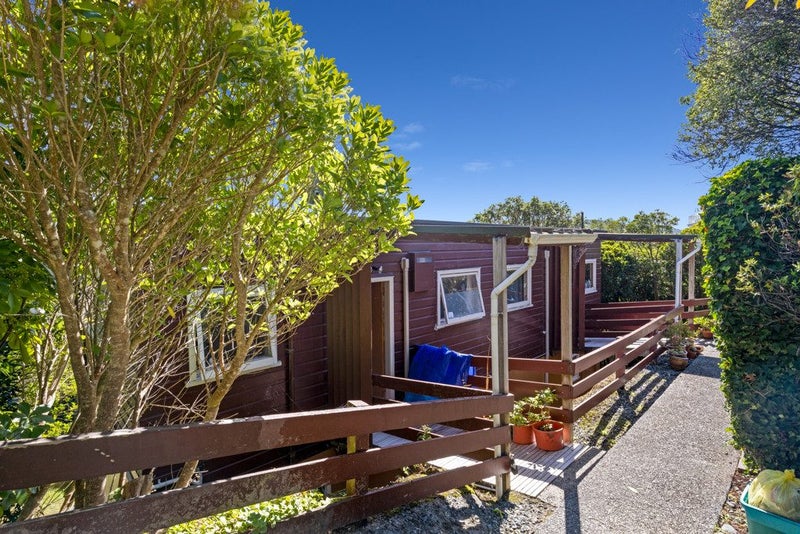 18 Edgeware Road, Wilton, Wellington - Carousel 1