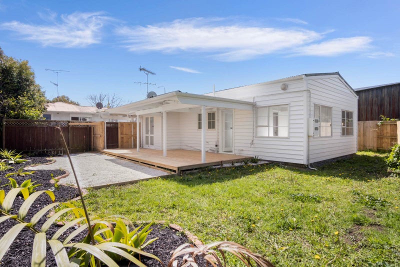 2/56 Northcote Road, Northcote, Auckland - Carousel 1