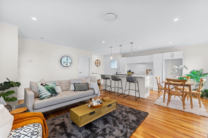 57 Amberley Avenue, Te Atatu South, Auckland - Carousel 1