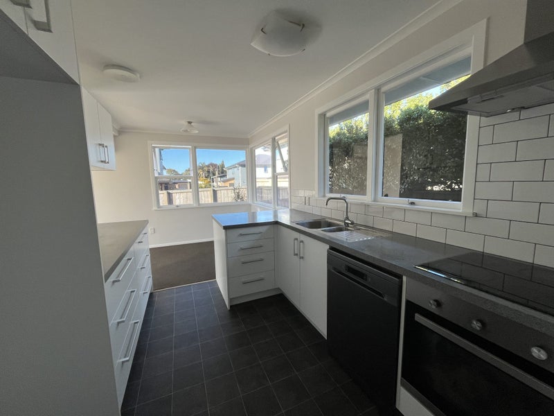 3/3 Kohekohe Place, Hamilton East, Hamilton, Waikato - Carousel 2