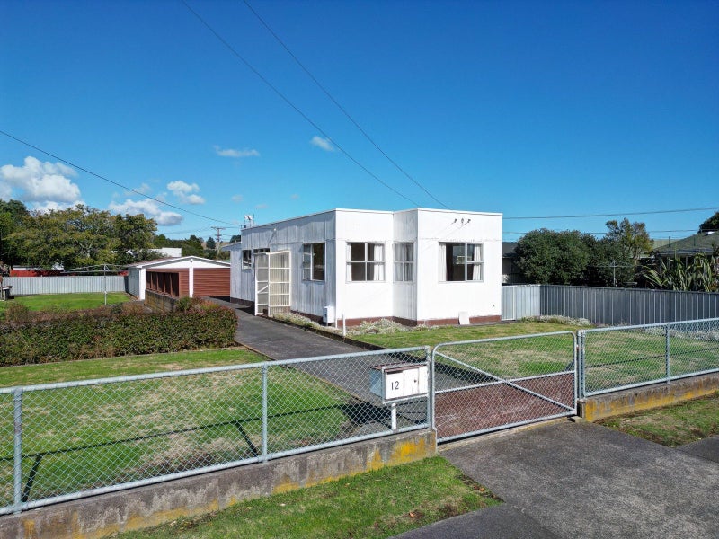 12 Falkland Street, Whanganui East, Whanganui - Carousel 1