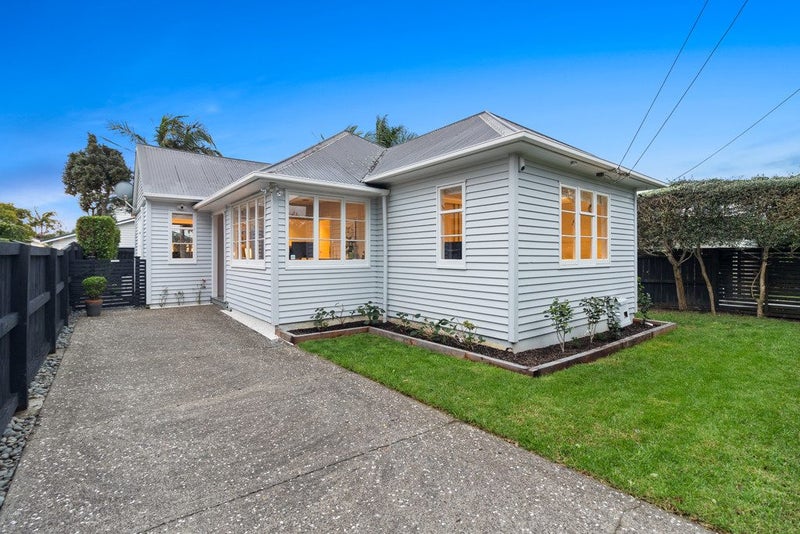 15 Alberta Street, Point Chevalier, Auckland - Carousel 1