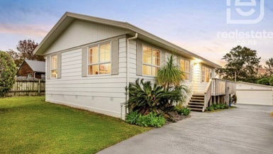 30 Taioma Crescent, Te Atatu Peninsula, Auckland - Carousel 1