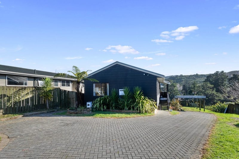 53 Aniseed Grove, Timberlea, Upper Hutt - Carousel 2