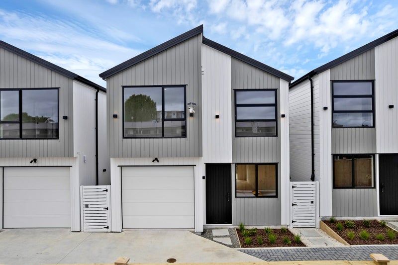 2/71 Wintere Road, Papatoetoe, Auckland - Carousel 1