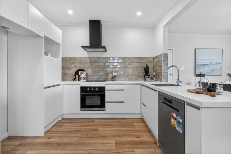 33 Woodvale Grove, Fairfield, Lower Hutt - Carousel 2