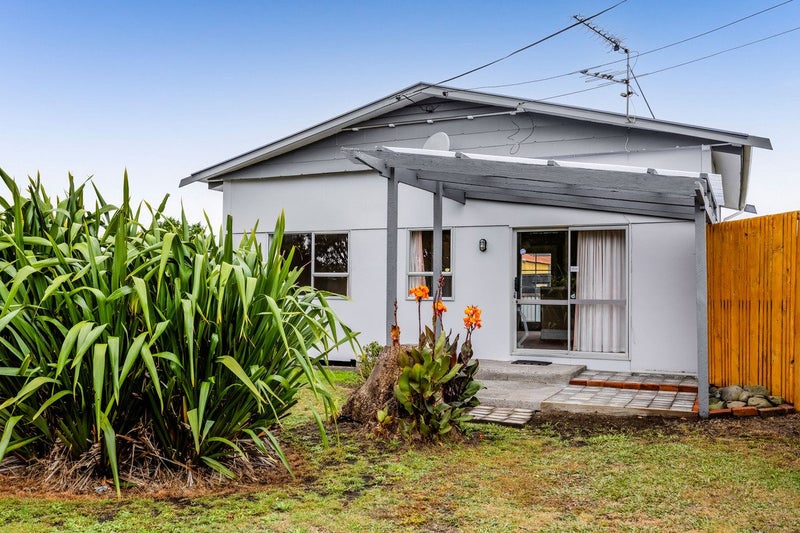 11 Buchanan Place, Hawera - Carousel 1