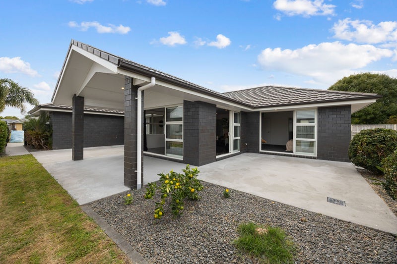 9 Magellan Rise, Flagstaff, Hamilton - Carousel 1