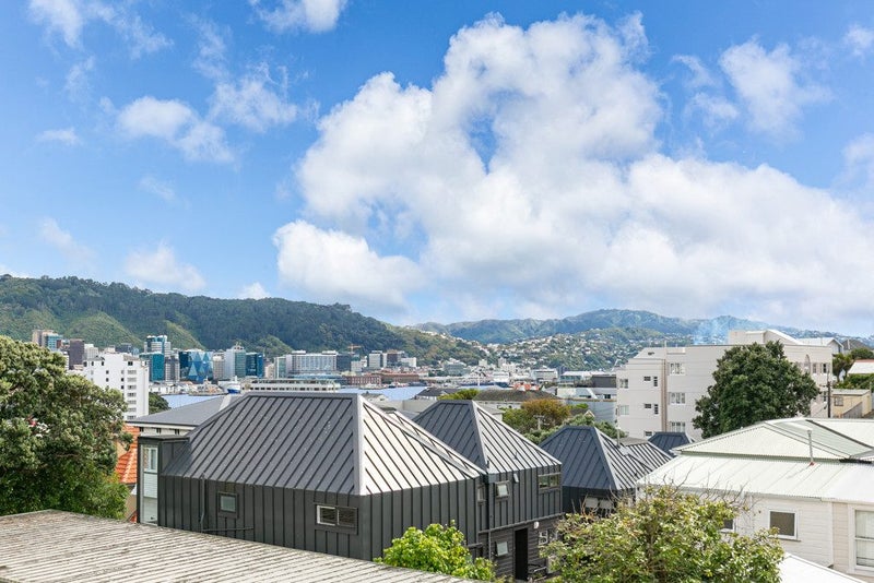 14/4 Claremont Grove, Mount Victoria, Wellington - Carousel 1