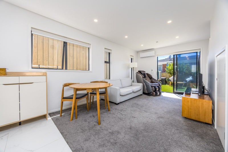 4/10 Willcott Street, Mount Albert, Auckland - Carousel 2