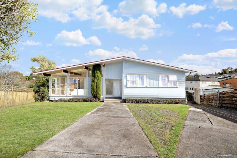 11 Mchardy Place, Glenfield, Auckland - Carousel 1