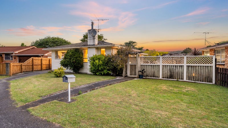 20 Haylock Grove, Totara Park, Upper Hutt - Carousel 1