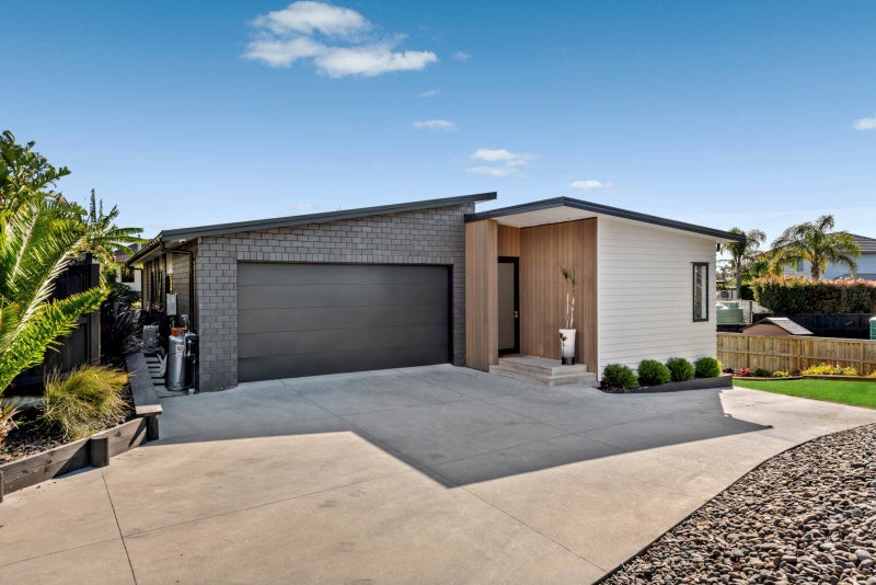 5A Waterford Way, Beachlands, Manukau City, Auckland - Carousel 1