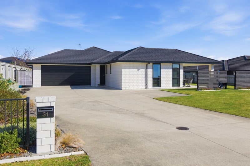 31 Honeyfield Drive, Whalers Gate, New Plymouth - Carousel 1