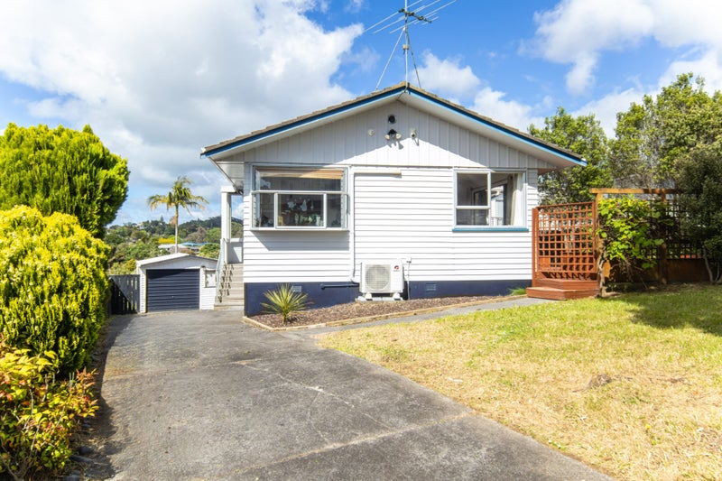 90 Lantana Road, Green Bay, Auckland - Carousel 1