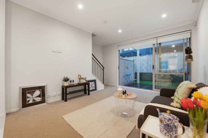 11 Horo Road, Flat Bush, Auckland - Carousel 1
