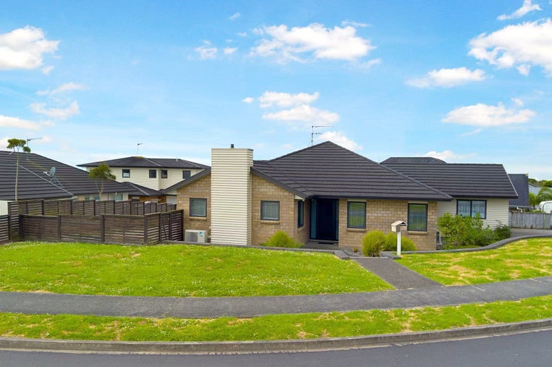 5 McWhirters Farm Lane, Massey, Auckland - Carousel 1