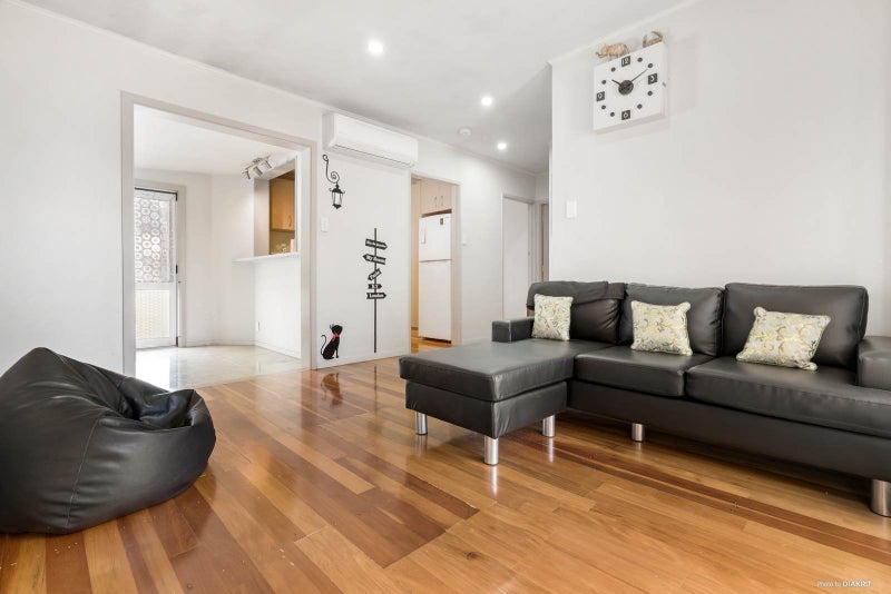 12 Rielly Place, Mount Wellington, Auckland - Carousel 2