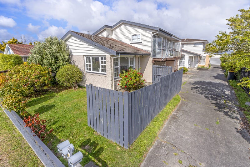 1/11 Division Street, Riccarton, Christchurch - Carousel 1