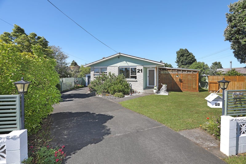 21 Flower Street, Bulls - Carousel 1