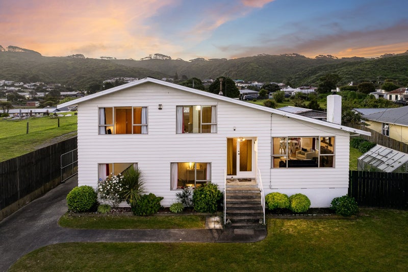 5 Ngatitoa Street, Takapuwahia, Porirua - Carousel 1