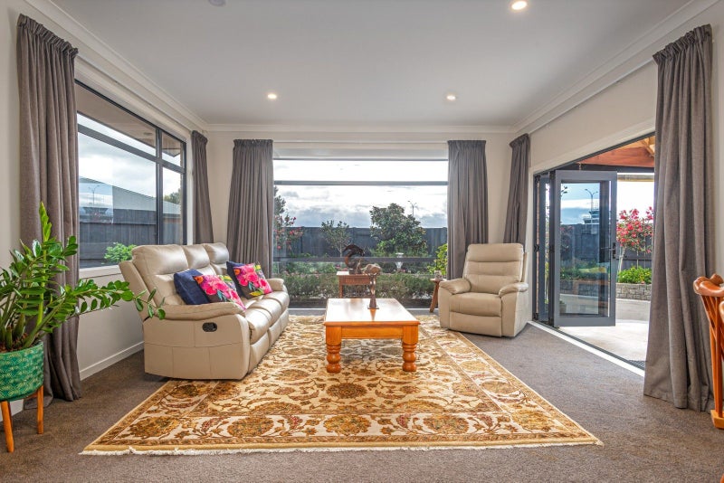 8 Crabapple Close, Milson, Palmerston North - Carousel 2