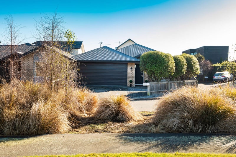 4 Annies Lane, Aidanfield, Christchurch - Carousel 1