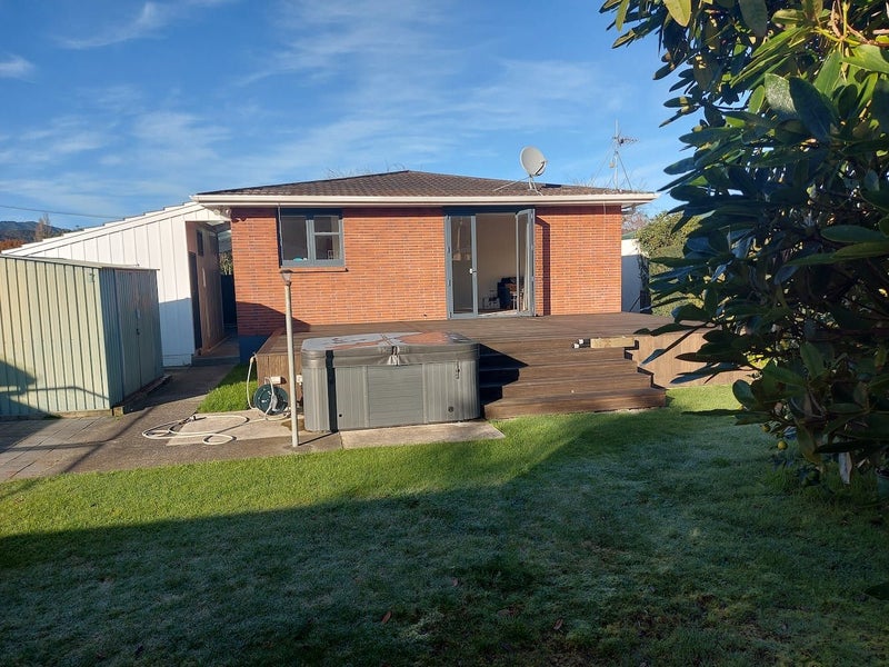 54 Oxford Crescent, Ebdentown, Upper Hutt - Carousel 1