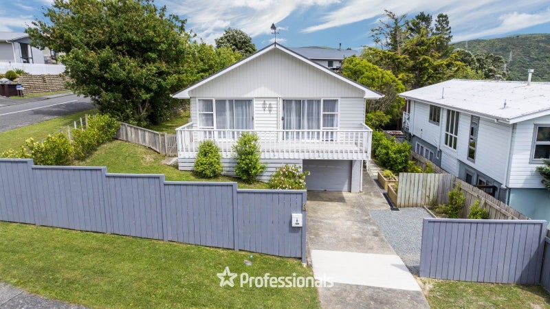 8 Robson Street, Stokes Valley, Lower Hutt - Carousel 2