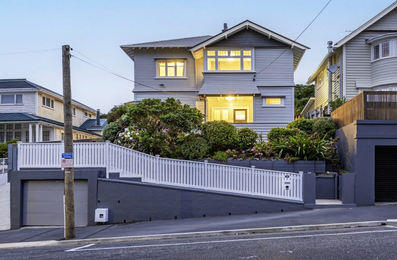 35 Glen Road, Kelburn, Wellington - Carousel 1